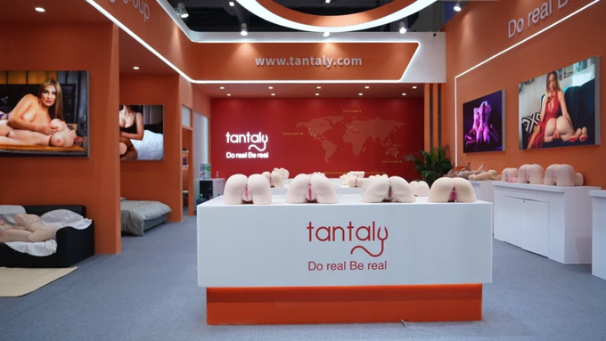 Watch Tantaly Global Official's leaked NSFW photo on TwXstars