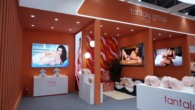 Watch Tantaly Global Official's leaked NSFW photo on TwXstars