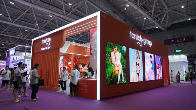 Watch Tantaly Global Official's leaked NSFW photo on TwXstars