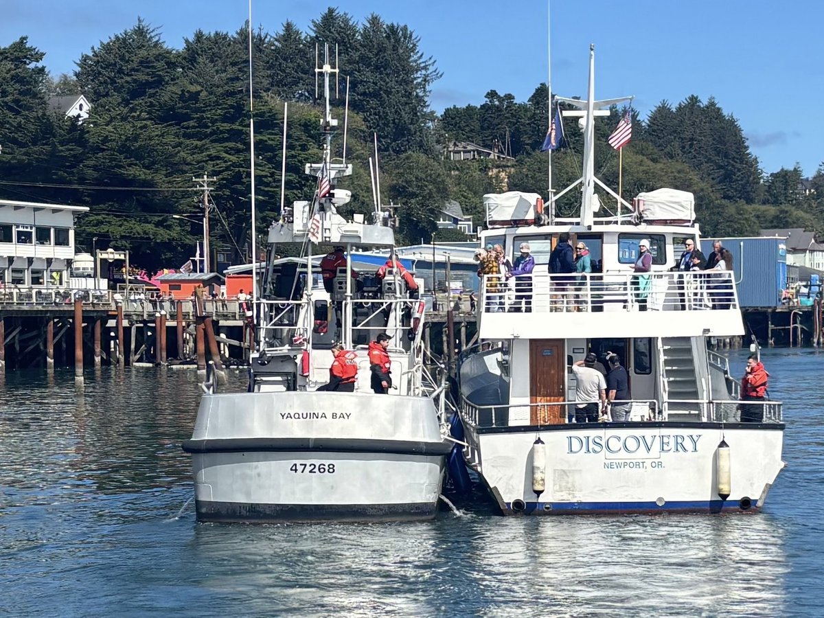 This afternoon, #USCG crews from Station Yaquina Bay rescued 49 passengers from a disabled vessel experiencing excessive smoke in the Yaquina Bay bar. There were no medical concerns. The vessel was towed back to Newport.
Full Release: tinyurl.com/3mat8ucd