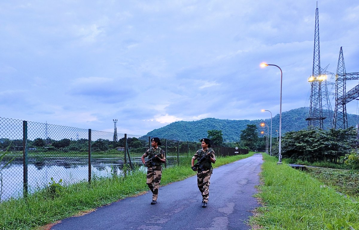 CISFHQrs's tweet photo. CISF women commandos performing duties at hard terrains
#CISF women commandos exemplify courage and resilience as they perform their duties at the toughest terrains and demanding environments. With discipline in every stride, they stand as a true reflection of dedication, ensuring that the security shield of the nation remains unbroken.
#WomenCommandos #WomenInUniform #NationFirst #StrengthAndSacrifice #GuardiansOfSecurity #AlwaysPrepared #DutyWithPride #ShieldOfSecurity #WomenEpowerment2025 #SwasthNariSashaktParivar
@HMOIndia
@PIB_India
@mygovindia
@MinistryWCD
@DDNewslive
@NCWIndia