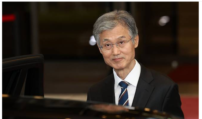 "조희대, 탄핵해야"..'대법원장 사법농단 규탄·탄핵촉구 100만인 서명운동' 확산 amn.kr/55096
"조희대, 사퇴가 마지막 기회...탄핵 사유 이미 충분"
대법원 불신 증폭..조희대 사퇴·규탄 "이틀 만에 100만 명 서명"