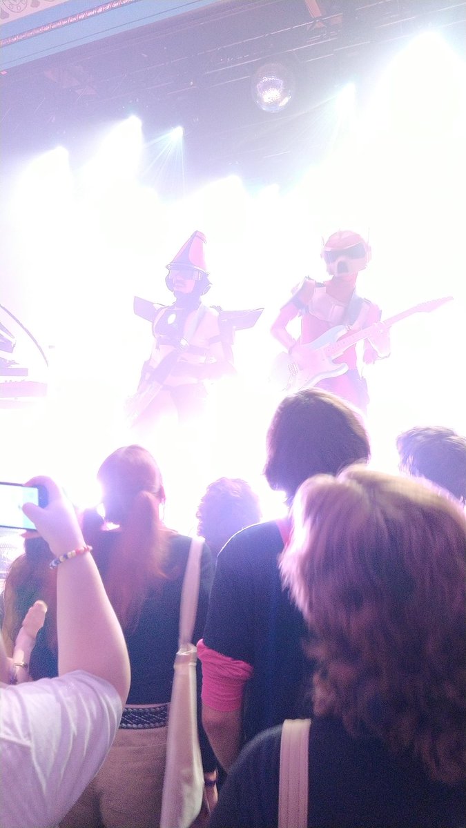 spartytoon's tweet image. Sung and Phobos were consumed by the light for a second there but they were okay.