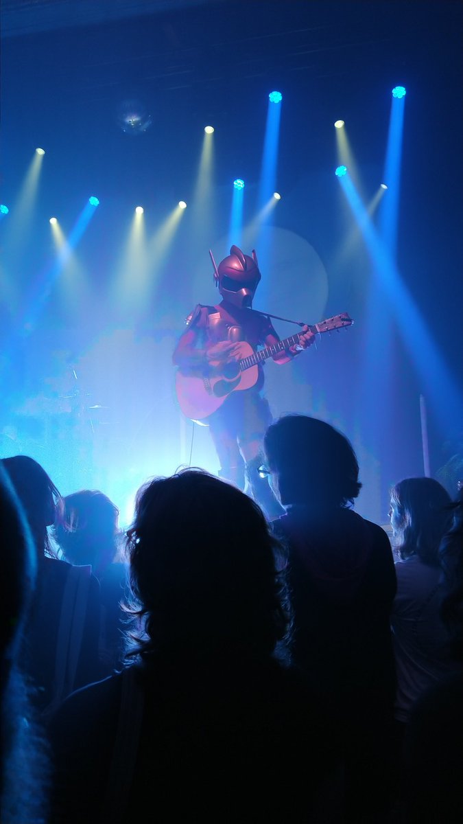 spartytoon's tweet image. Sung and Phobos were consumed by the light for a second there but they were okay.