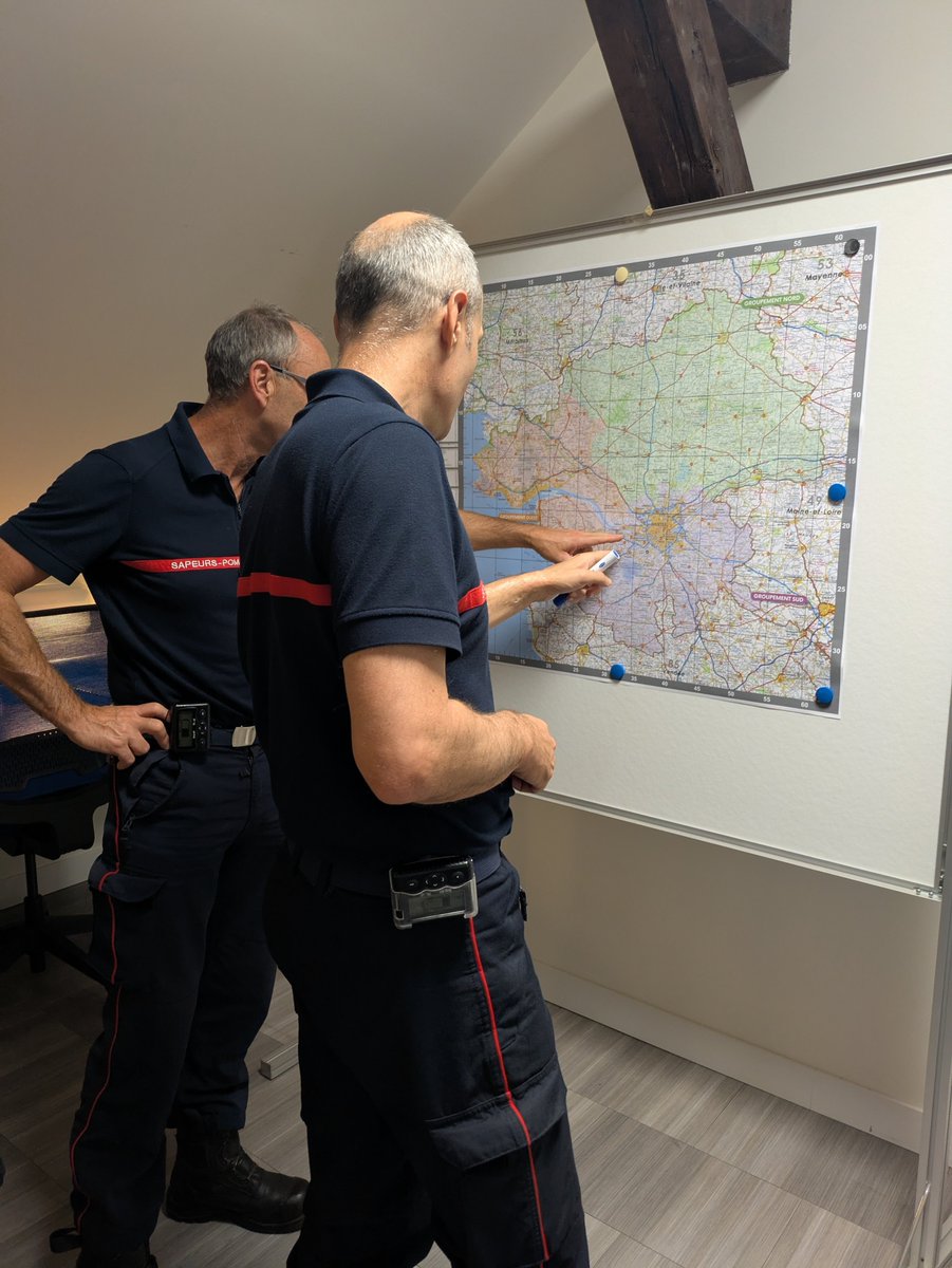 Prefet44's tweet photo. #Sécurité | Dans le cadre de la journée nationale d'actions, le Centre opérationnel départemental (COD) et le Centre d'information et de commandement (CIC) @PoliceNat44 sont activés depuis 5h00 afin de garantir la liberté de manifester et prévenir toute atteinte à l’ordre public. https://t.co/cDhnTIXEes
