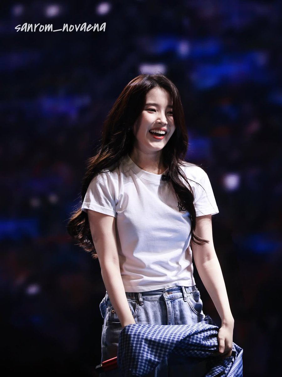 She really is a detailed person who notices, remembers and values even the simplest little thing. And i really love her for that. Imagine being loved by IU, i'm so glad i'm uaena 💕😊. 
사랑해요 <a href="/_IUofficial/">아이유(IU)</a> 😘💕 Happy 17th Anniversary!