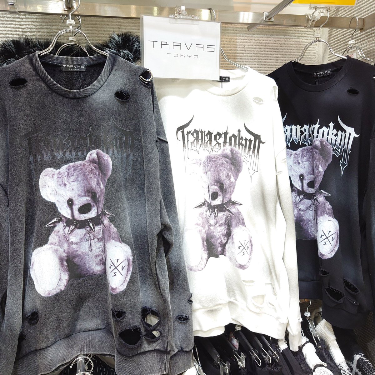 TRAVAS_LAX2's tweet photo. ✨【新作紹介】✨

TRAVAS TOKYO、REFLEM等の最新作毎週入荷中🆕
数量限定＆早い者勝ちです⚡
ご来店お待ちしております😆

日頃のご愛顧に感謝を込めて…
🔻オープニングセール開催中🔻
🎁ガチャガチャイベント実施中
→ステキな商品が当たるチャンス🎉

#TRAVAS #REFLEM #名古屋 #大須 #トラヴァス https://t.co/uv3lIO6lqM