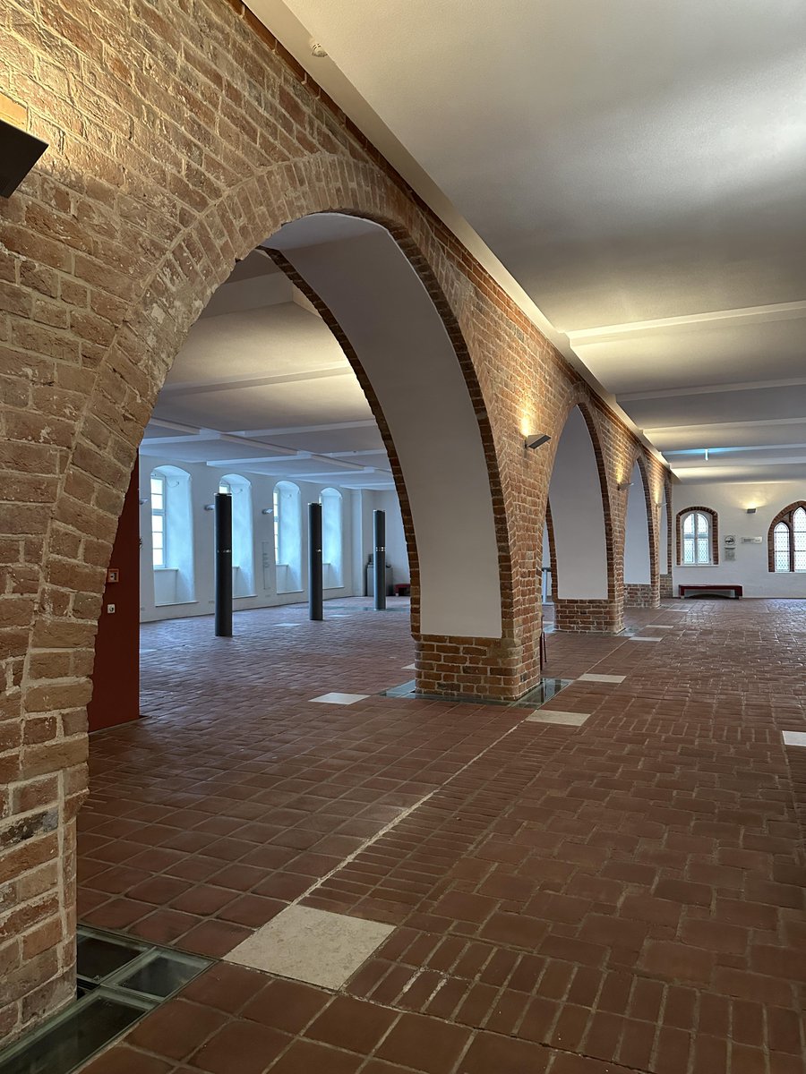 Neue Termine (11. Oktober, 22. November und 13. Dezember 2025, 11-12.30 Uhr) für öffentliche Führungen  durch das Rostocker Rathaus sind jetzt buchbar. 
rathaus.rostock.de/meldungen/3691…