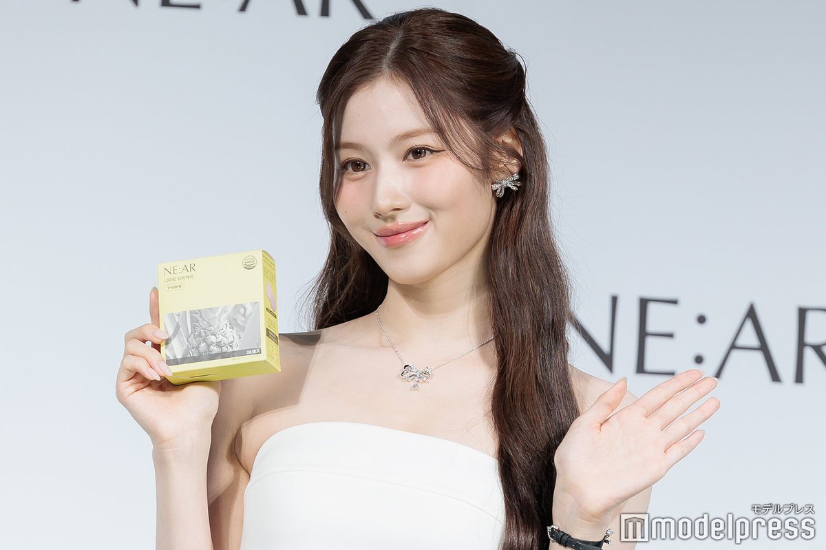 写真追加📸】TWICEサナ🤍 「NE:AR（ニアル）」ブランド説明会 🔻フォト