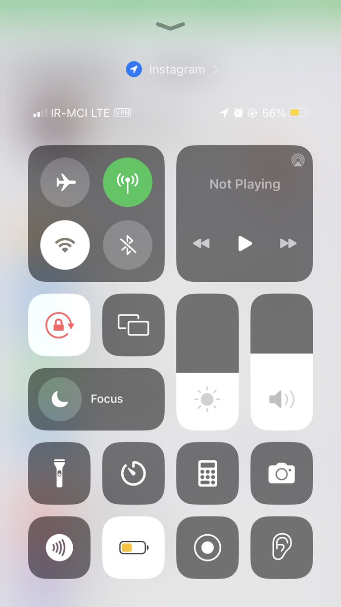 Negariiam's tweet image. وقتی داره iosجدید رونمایی میشه
Vs
گوشی من🤓💅🏻
