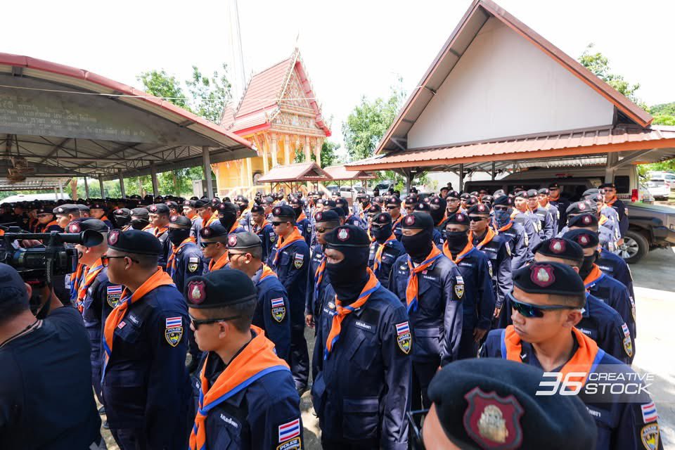 คฝ. พร้อมรับมือ สถานการณ์ หลังพบความเคลื่อนไหว กลุ่มคมชาวกัมพูชา 
🤎 ส่งกำลังใจให้ ตำรวจสระแก้วแนวหน้า ของเราที่ปฏิบัติหน้าที่ด้วยความกล้าหาญและเสียสละ 🙏👮‍♂️
#ตำรวจสระแก้ว #บ้านหนองหญ้าแก้ว 
#สระแก้ว #TruthFromThailand 
#ชายแดนไทยกัมพูชา #ไทยกัมพูชา 
#ตำรวจ #คฝ #กัมพูชา