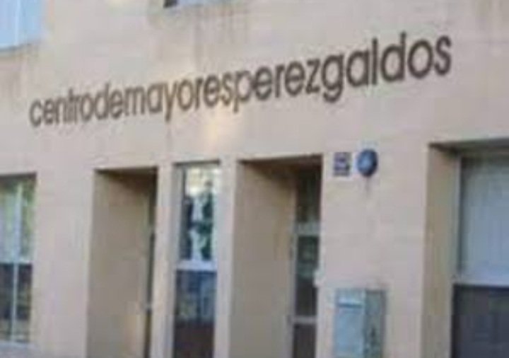 AHacenderas's tweet image. En los Centrosde Mayores de Madrid están suspendidas todas las actividades. 
En el Pérez Galdós Socias Activas están recogiendo firmas para darle una solución. Acércate y firma, las personas mayores no pueden estar inactivas y quedarse en casa.