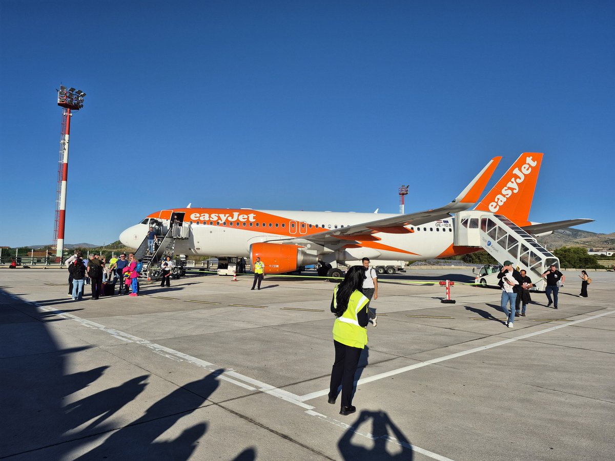warriorboy67's tweet image. Just landed in &apos;our home&apos; away from home. I can smell the ocean from the tarmac. #Split #Dalmatia #Croatia #Hrvatska 
👊🏼❤️🇭🇷❤️💪