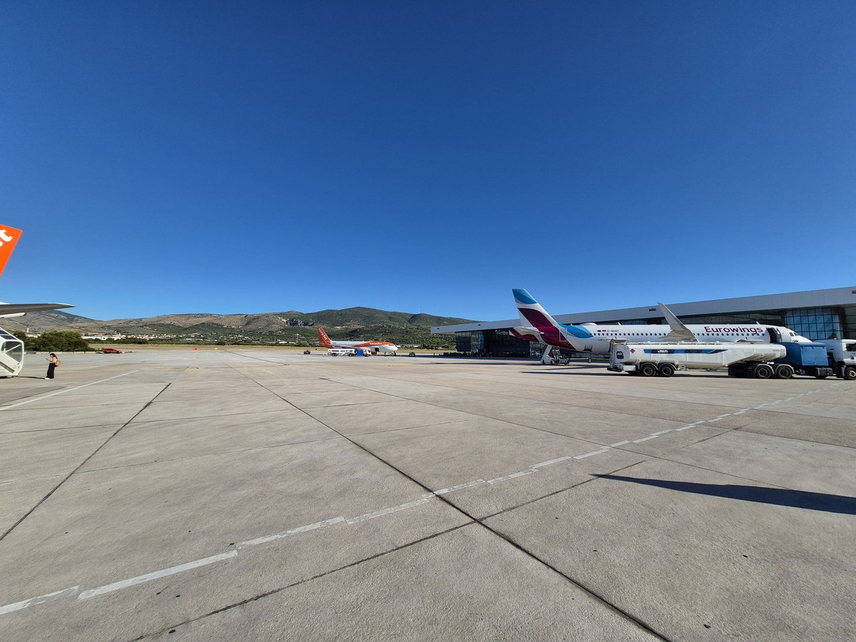 warriorboy67's tweet image. Just landed in &apos;our home&apos; away from home. I can smell the ocean from the tarmac. #Split #Dalmatia #Croatia #Hrvatska 
👊🏼❤️🇭🇷❤️💪