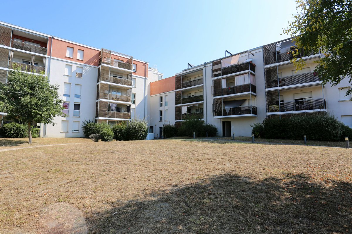 #FiersDeNosRésidences
Les Jardins de Bourges

🎯 Située dans le quartier Borderouge, la résidence  occupe une place stratégique à proximité immédiate : métro, écoles, aires de jeux, commerces…

🏡 Elle est composée de 3 maisons et de 2 bâtiments accueillant 37 logements.