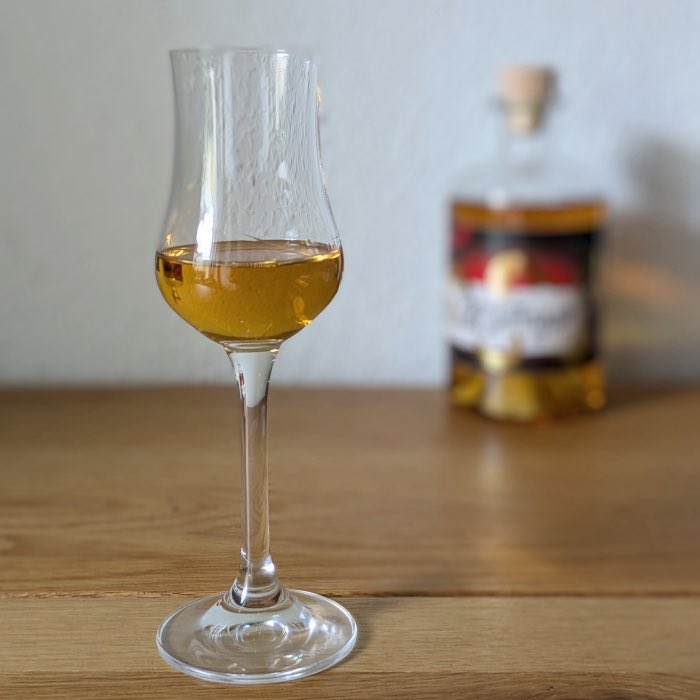 olddragonrum's tweet photo. 🐉🔥 „Erstmal verrückt klingendes Gebräu – Melasserum aus Venezuela und Jamaika, Bananendestillat und echte Vanille aus Madagaskar, ohne künstliche Aromen.“
So beginnt das schöne Lob von https://t.co/Z0ZzhUyJye zu unserem Old Dragon Spiced Banana Rum. Mehr dazu in seinem Blog! https://t.co/pZkNRoiS1I
