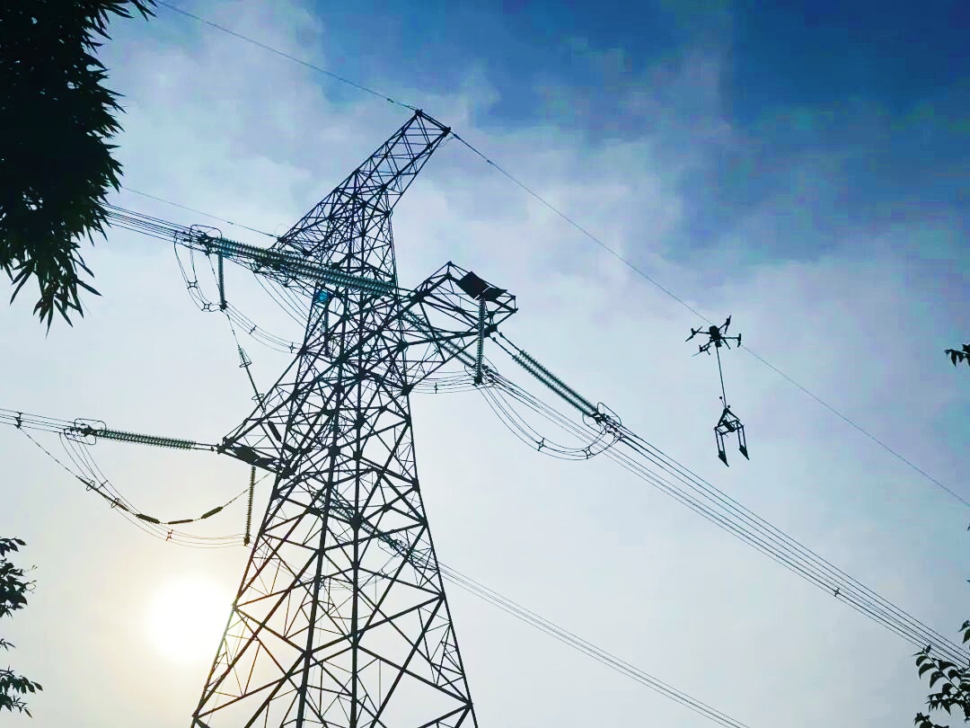 ShaanxiPlus's tweet image. ⚡️ Drones, data, and digital precision—welcome to the future of grid patrol.
State Grid Shaanxi Electric Power company limited is rewriting the rules of power line inspection with next-gen drone tech.
#GuardianOfLight #SmartGrid #DroneTech #ChinaInnovation #EnergyFuture