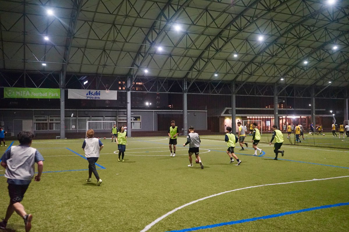 【フットサルクリニック開催⚽️】  
昨日、ヴォスクオーレ仙台主催のフットサルクリニックが開催されました！
選手からの説明や、実際に一緒にプレーをすることで、楽しそうな空間が広がっていました⚽️
次回は、10/15(水)20時から行います！
x.gd/QYRIq
#MIFAFP仙台 #ヴォスクオーレ仙台