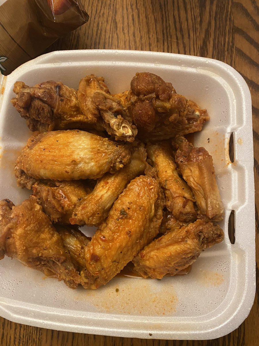 Jakefantasy1's tweet photo. Wing Wings Good Wings!!! 🍗🌶️🤤 https://t.co/7z9jLoEOMJ