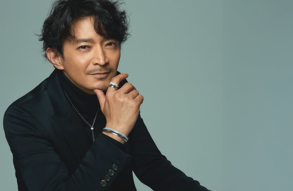 声優そして俳優として活躍する津田健次郎が、キャトルと出会う。

「シックで上品。それでいて、枠に収まらない個性がにじみ出ている。今の自分だからこそ、こうしたジュエリーに惹かれるのかもしれません」

bit.ly/4dCbcxf

Weekly Bunshun

#ブシュロン #津田健次郎