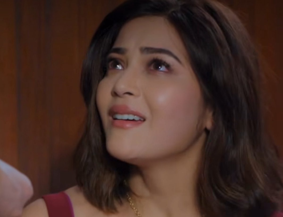 Really enjoying Soniya’s evolution so far. From a strict boss, to an impressed one. From initial annoyance with Megh, to a soft demeanour towards him. From the controlling professional to a vulnerable woman. 

So many shades delivered aptly. 

#Dooriyan #KaveriPriyam