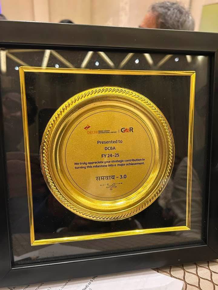 DCBA_Delhi's tweet photo. जीएमआर दुवारा ताज विवंता दिल्ली में आयोजित समवाय 3.0 कार्यक्रम में डीसीबीए को “सहभागी “ सम्मान प्रदान करने के लिए जीएमआर का हार्दिक आभार। यह सम्मान डीसीबीए के लिए गौरव का क्षण है।@DelhiAirport https://t.co/0Fjs4nfvPr