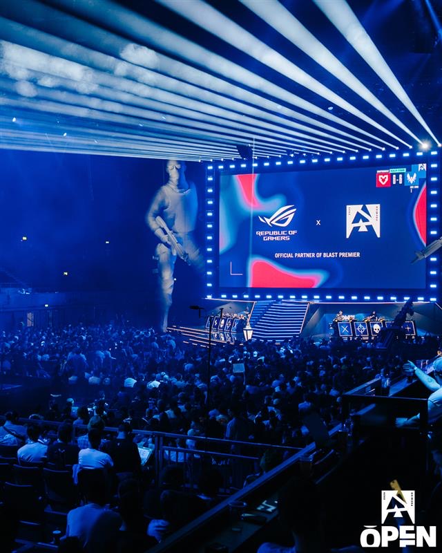 ROG_ANZ's tweet photo. 🔥 The ROG #XG248QSG fuels every millisecond of the BLAST Esports CS2 tournament!
🖥️ 610 Hz / 0.1 ms, the world’s fastest esports monitor!
#XG248QSG #610Hz #Esports #ROGMonitor https://t.co/CJ7hdpuWWb