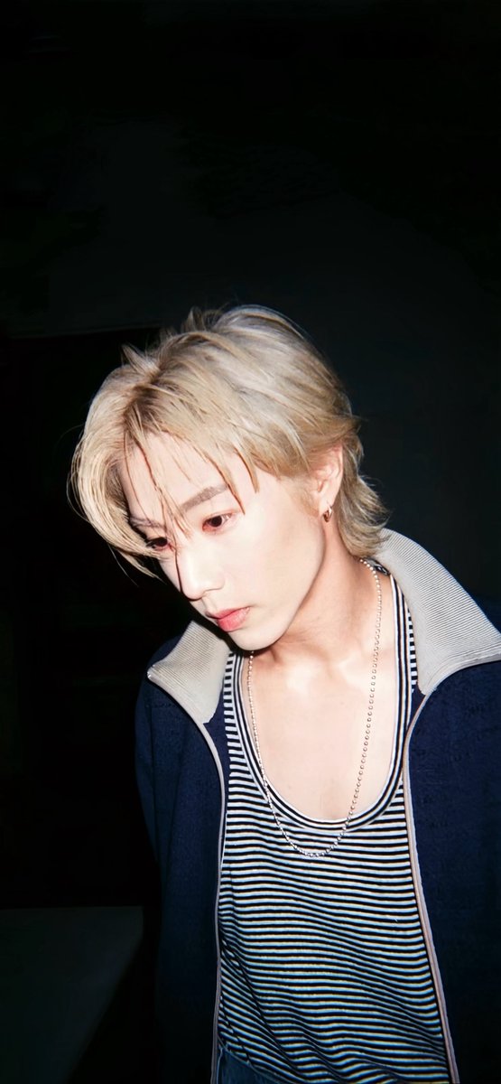 aoyaoeyy's tweet image. แปะ wallpaper สุดหล่อ ❤️💬