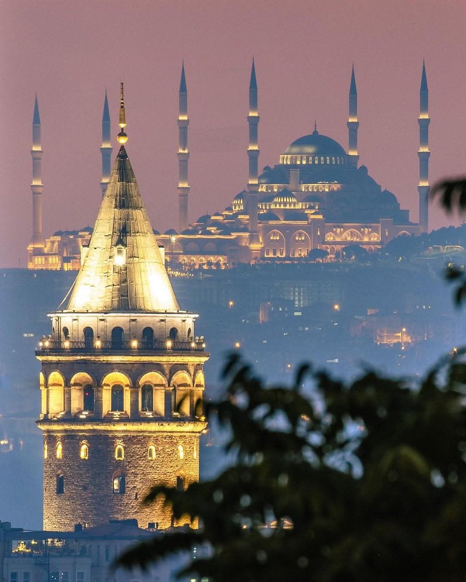 Good night İstanbul .... 💜

📸 : halitbilen 👏