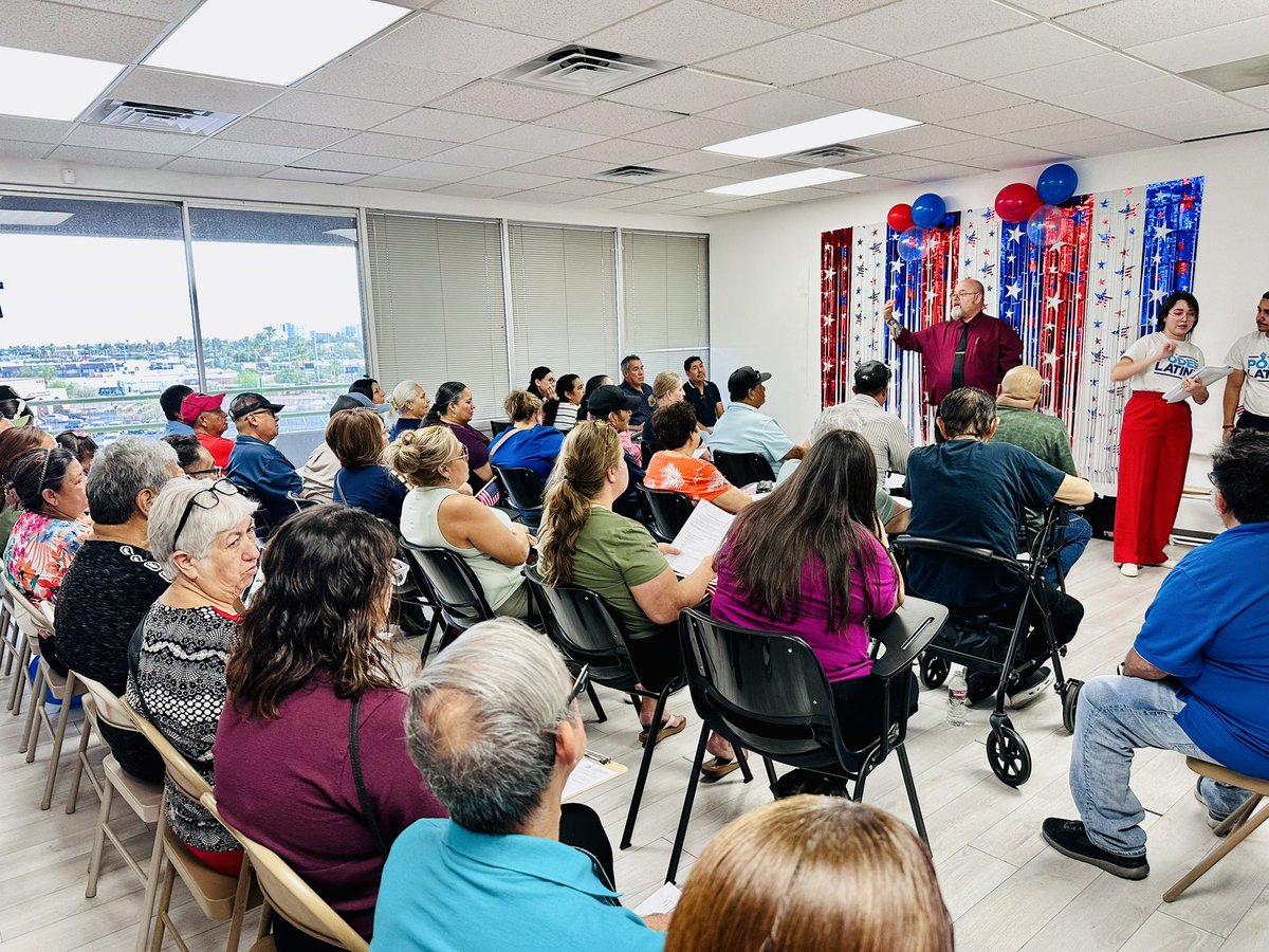 UnivisionAZ's tweet image. Today on #DiaNacionalDeLaCiudadania @UniContigo joins #PoderLatinx to celebrate this day by offering a citizenship class. If you qualify, don&apos;t wait any longer and #HazteCiudadano. Visit univision.com/contigo for more information.
