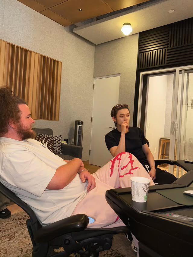 MyTXTLatam_'s tweet photo. 📸| Actualización de YEONJUN en su Instagram personal (@/yawnzzn) 

“haciendo piezas con @/thatboymishaa @/sienna.lalau”

🔗 https://t.co/XRDOwVL88o

#YEONJUN
© TranslatingTXT
- 🍮 https://t.co/0ujGs8vZdj