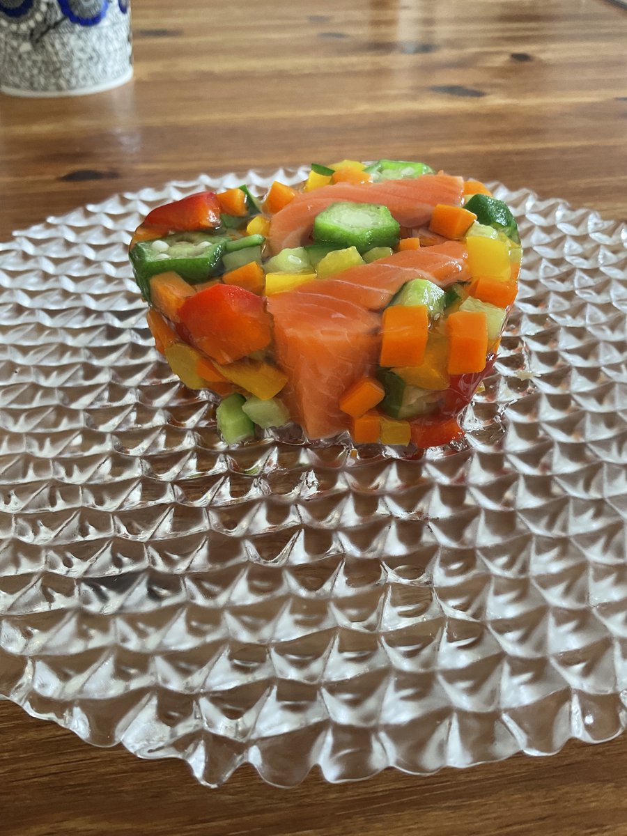 Cococino1's tweet photo. サーモンと野菜のテリーヌ試作してみました、食べるとき崩れちゃうのどうしたらいいでしょうか？ https://t.co/4QAuw2nB22