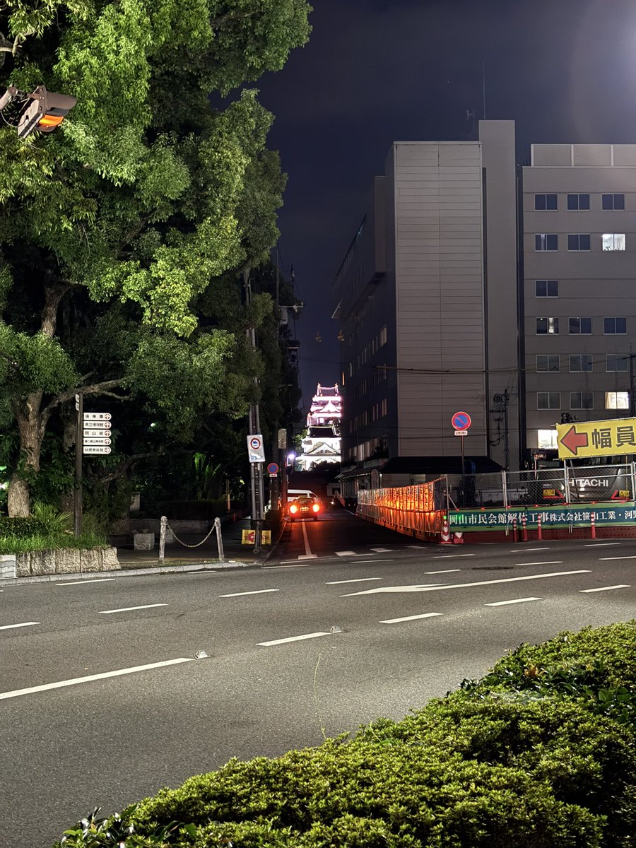 岡山県の天満屋本店にて出店中！
3年ぶり？4年ぶり？だからどうなるかと心配だったけど、たくさんのお客さんが駆けつけてくれた。本当にありがたい…。
それにしても岡山の街並みが懐かしい。よく散歩したなぁ。いろんな思い出が蘇る。