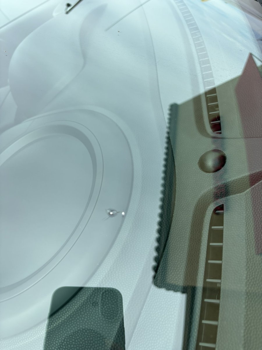 I finally. FINALLY. Got a new car, was driving it back home and a fucking rock hit my windshield I want to kms