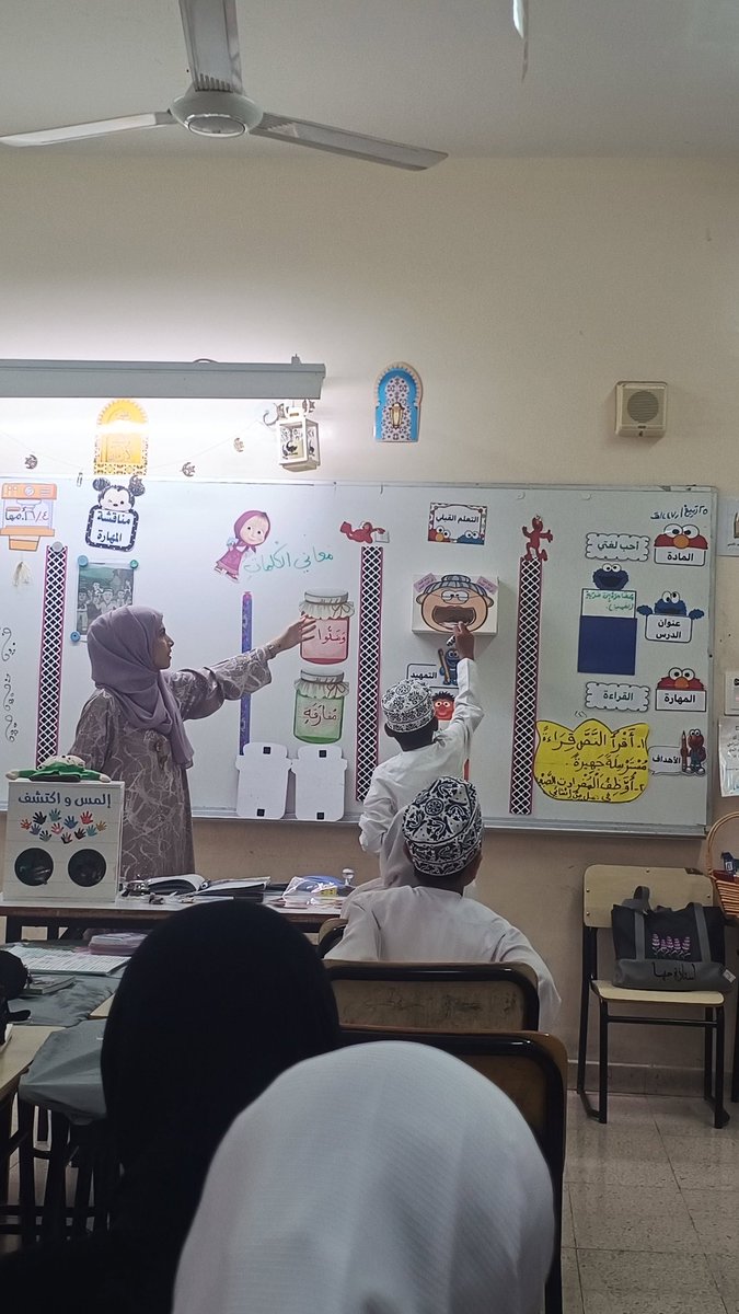 SamiyaSaif3's tweet photo. زيارة إشرافية
يوم الأربعاء بتاريخ ١٧ سبتمبر
مع المبدعة : أ.مها السعيدية
حيث تنوعت الحصة بالاستراتيجيات والمسابقات والتعلم الذاتي
بارك الله جهود معلمتي https://t.co/7NzDBCyQMq
