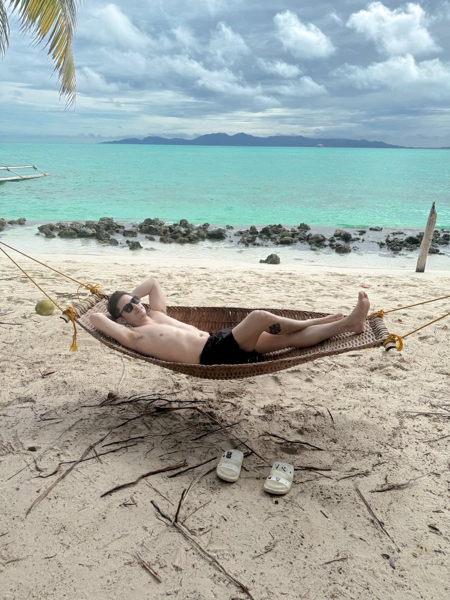 villenaahron's tweet image. Throwback muna tayo today #takemeback 🌊 🌴