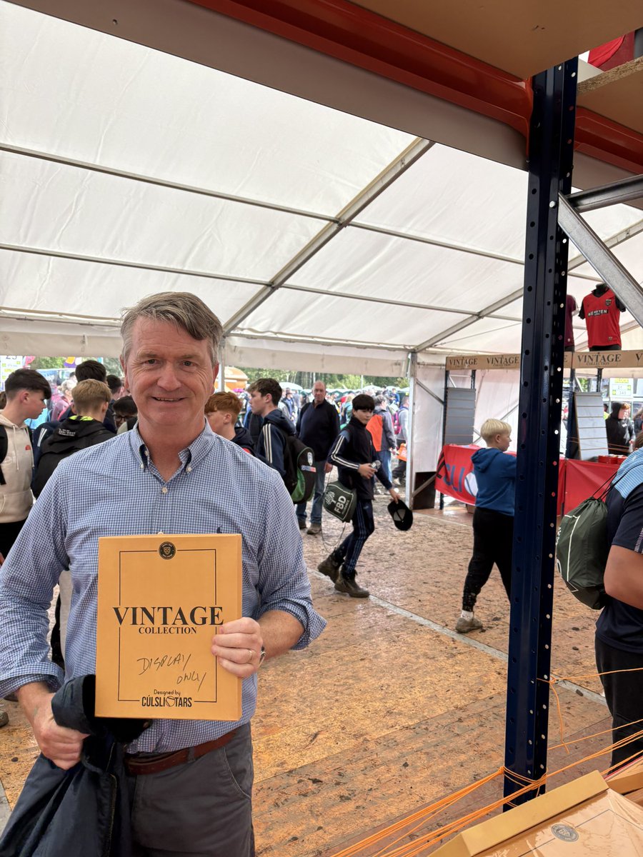 Great to have our good friend Bill Clear calling in to grab himself a Vintage Collection jersey. Thanks Bill === supporting local businesses 🙌🙌🙌💪💪💪💪