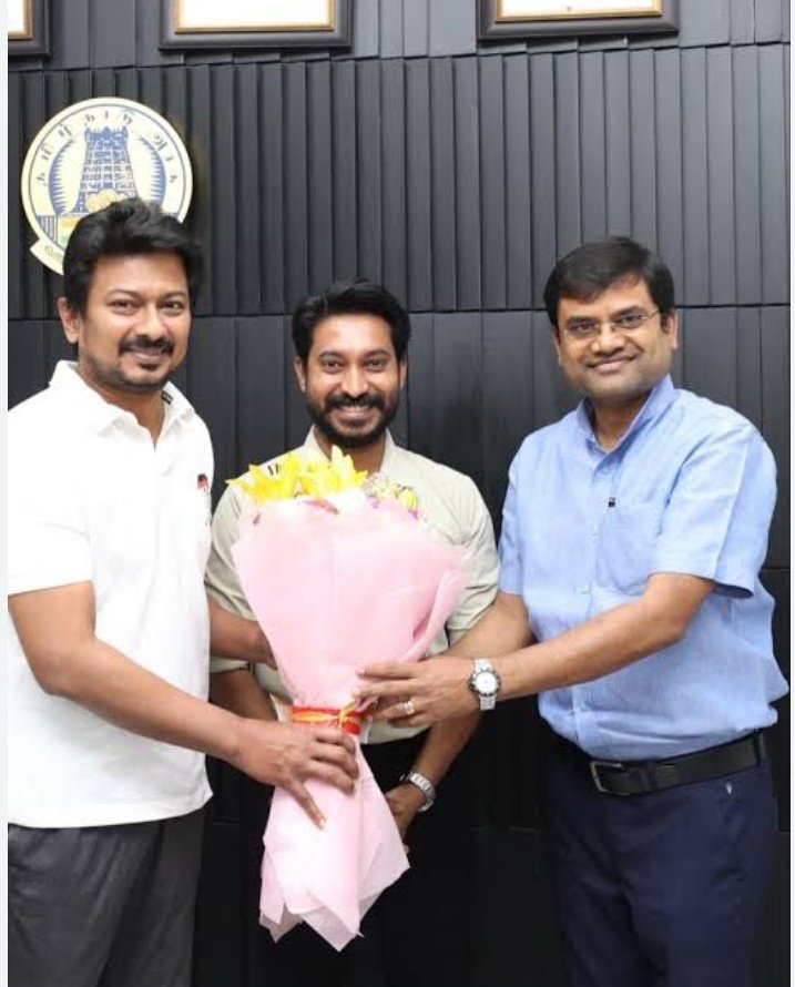 TheEagle3_0's tweet image. சின்னவருக்கு மிகநெருங்கிய நண்பரான மாதம்பட்டி ரங்கராஜ் மீது நடவடிக்கை எடுக்கச் சொன்னால் எப்படி தமிழக காவல்துறை நடவடிக்கை எடுக்கும் ❓

சாமானியனுக்கு ஒரு நீதி❌

 மாதம்பட்டி ரங்கராஜுக்கு ஒரு நீதியா✅  #CookWithComali