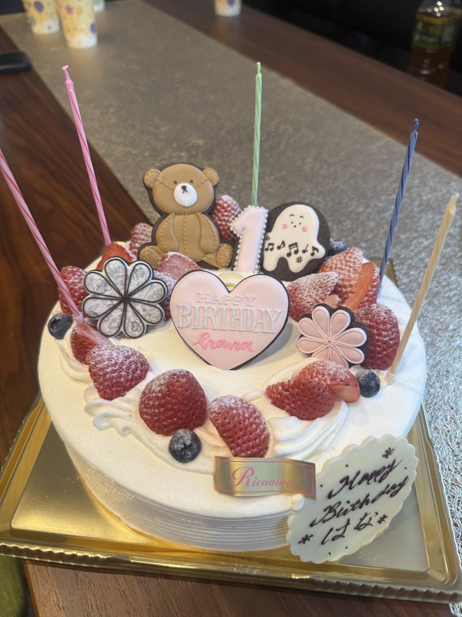 saimaipf's tweet photo. 娘、1歳になりました🙌
毎日可愛いを更新し続け、バカ親も順調に育っています🤭

waKanaさんに作ってもらったクッキーが可愛すぎて😍久しぶりの娘投稿

#1歳誕生日
#一升餅担げたよ
#選び取りカードはお医者さん
#Sugarholic!
#赤ちゃんケーキありがとうリエノワさん
#飾り付けは100均なんでもあるね https://t.co/S09wZRAL8a