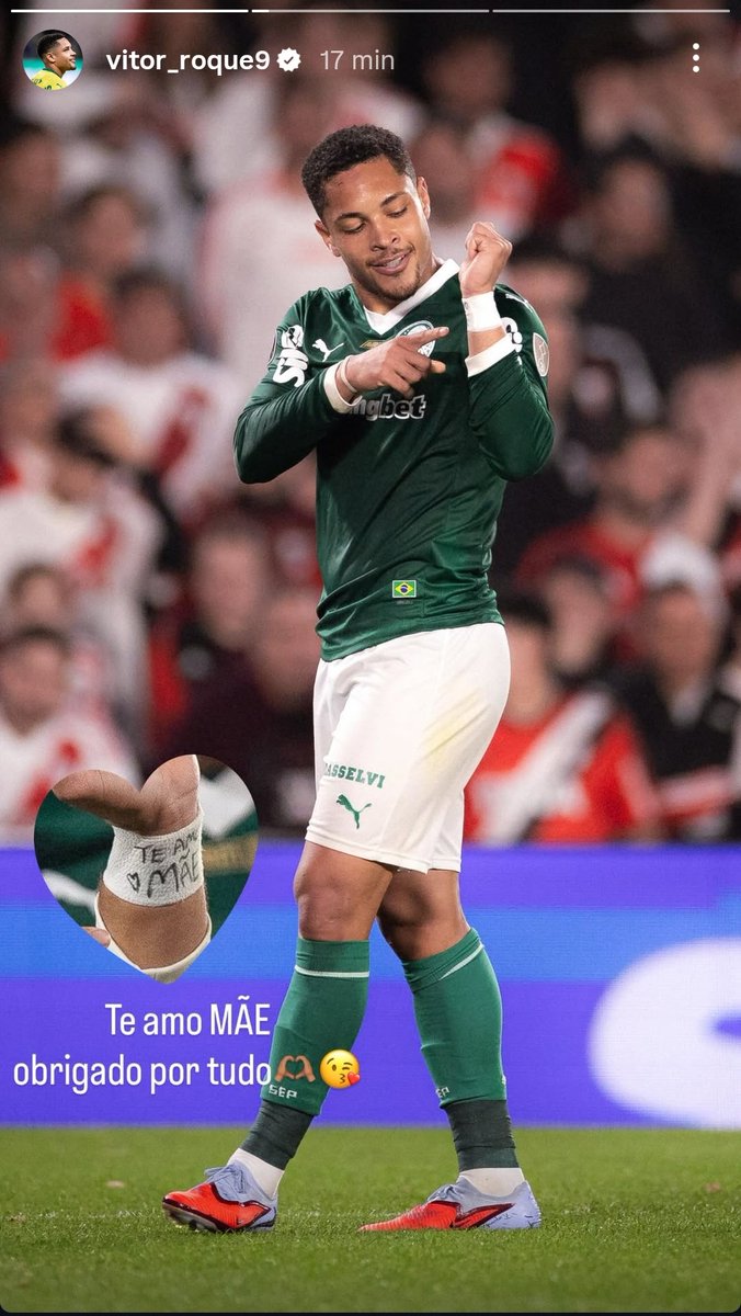 📲 Vitor Roque nos Stories: 

Te amo MÃE 
obrigado por tudo 🫶🏾😘
