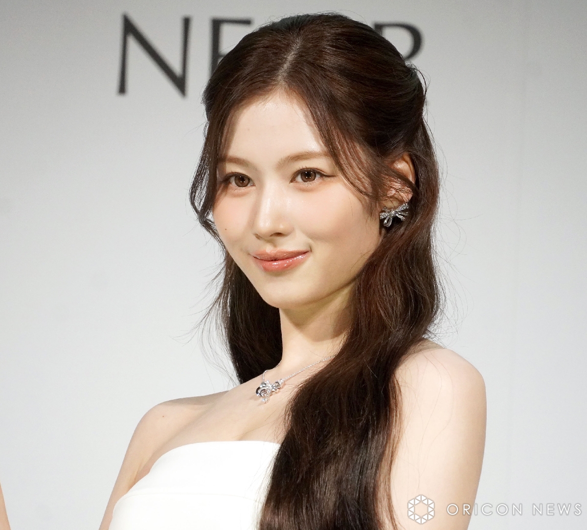 oricon's tweet photo. TWICE・SANA
“美ボディ”際立つドレス姿で登場💎

東京ドーム公演を笑顔で回想「楽しかった！」
https://t.co/TQlpkcaC1m

#TWICE #SANA @JYPETWICE_JAPAN @JYPETWICE https://t.co/ROLyaIBv1n
