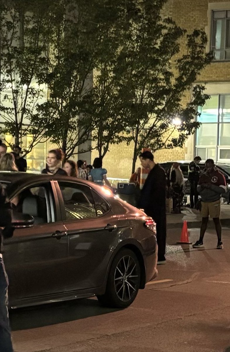 Jacob as Louis on set tonight! via <a href="/pizzadrienne/">pizza</a> #TVLspoilers