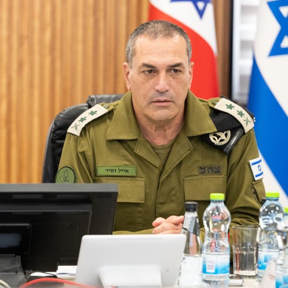 גאולה אבן סער: "אתה חושב שגם את הרמטכ"ל הזה צריך לזרוק מכל המדרגות?"
שר המורשת עמיחי אליהו (עוצמה יהודית): "לא, אני חושב שצריך להקשיב לו, אבל אם הוא יחליט לעשות מרד כמו שעשו גנרלים, זו הדרך בדמוקרטיה לנהל את המדינה"
<a href="/geula_even/">גאולה אבן-סער</a> <a href="/nissim_mishal/">Nissim mishal</a> <a href="/Eliyahu_a/">🇮🇱עמיחי אליהו - Amichay Eliyahu</a> 
צילום: באדיבות דובר צה"ל