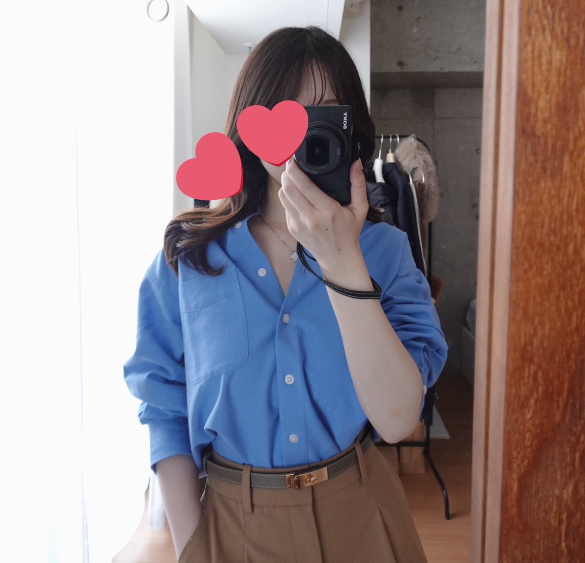 browncat_53's tweet image. UNIQLOのJW ANDERSONコラボのオックスフォードシャツ2色、セールだったので購入してみました👔🤍🩵
お手頃価格なのに生地がしっかりしているし裾にある刺繍ロゴがかわいい(パンツインで隠れるけど…笑)！🪡インしなくても、ショート丈だから可愛い◎
アクセサリーや小物次第で仕事にも普段着にも🆗💞