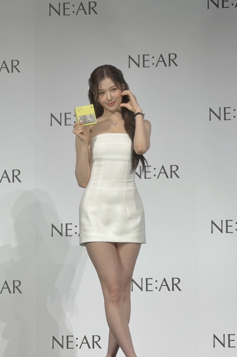 TWICE サナ twice-sana-lofficiel-singapore