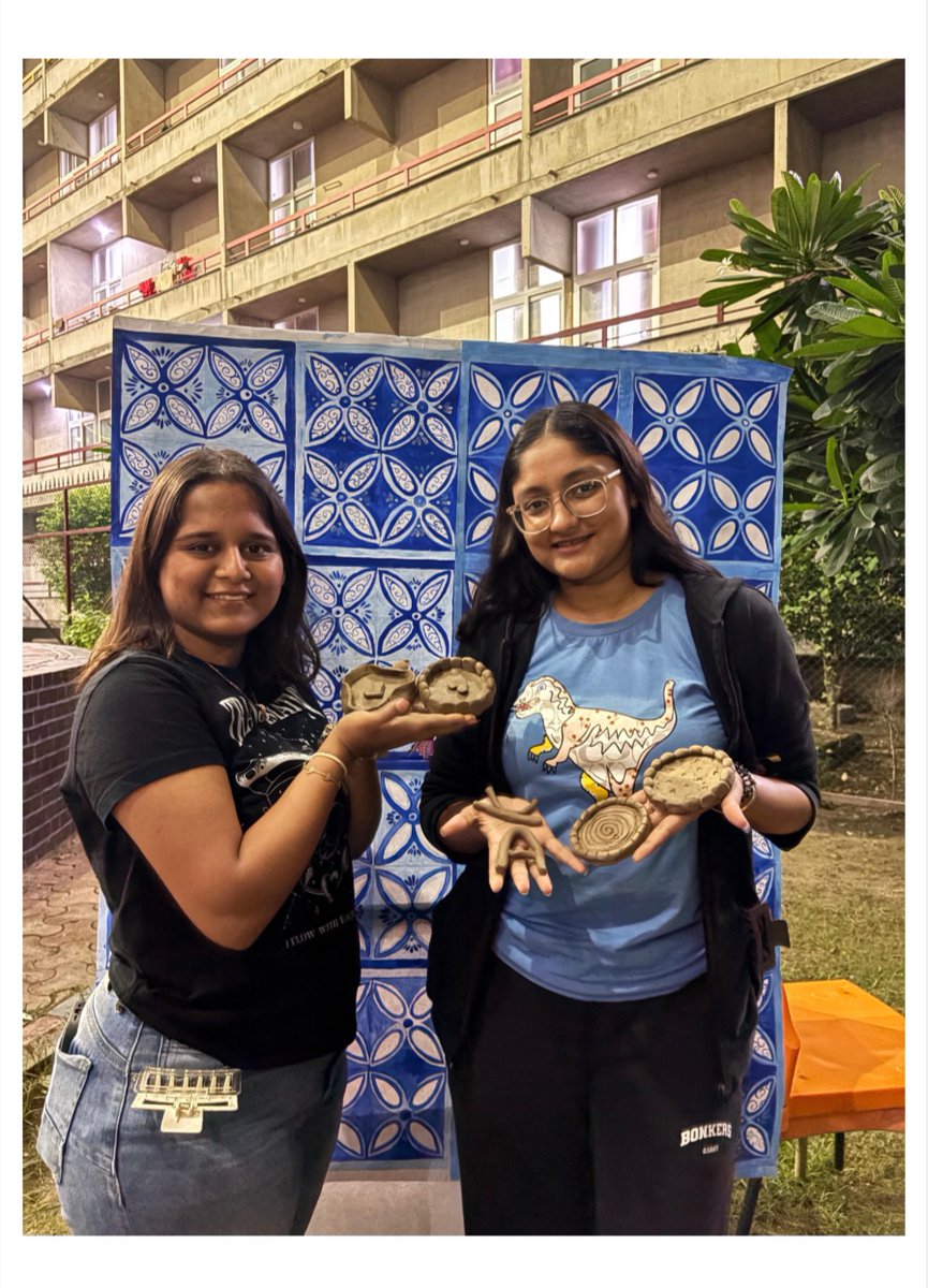 jspc_jgu's tweet image. 🎨 Clay, creativity &amp;amp; community!
On Sept 6, Muddy Paws kicked off 2025-26 with Fresh Prints—a night of pottery, laughter &amp;amp; connection at Hangout. From hand-building to experimenting with tools, every piece was unique, every memory lasting. #FreshPrints #MuddyPaws #StudentLife