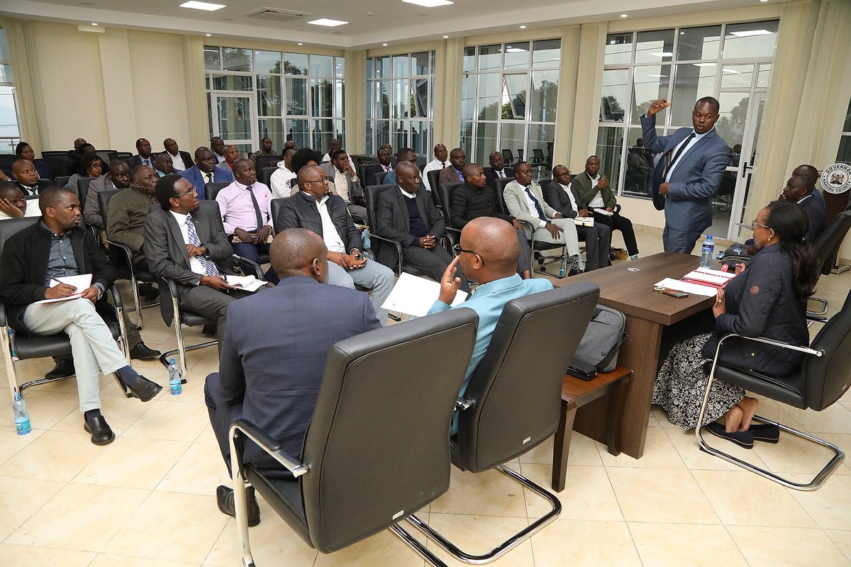 susankihika's tweet photo. Met with MCAs to strategize on effective project implementation for improved service delivery in this financial year, with a focus on infrastructure, particularly access roads and street lighting. 

We discussed how to improve our roads despite the challenges of heavy rainfall and how to maximize output within available resources through efficiency. These efforts will ease farmers’ access to markets, support businesses in safer well-lit towns, and deliver tangible development to every ward.