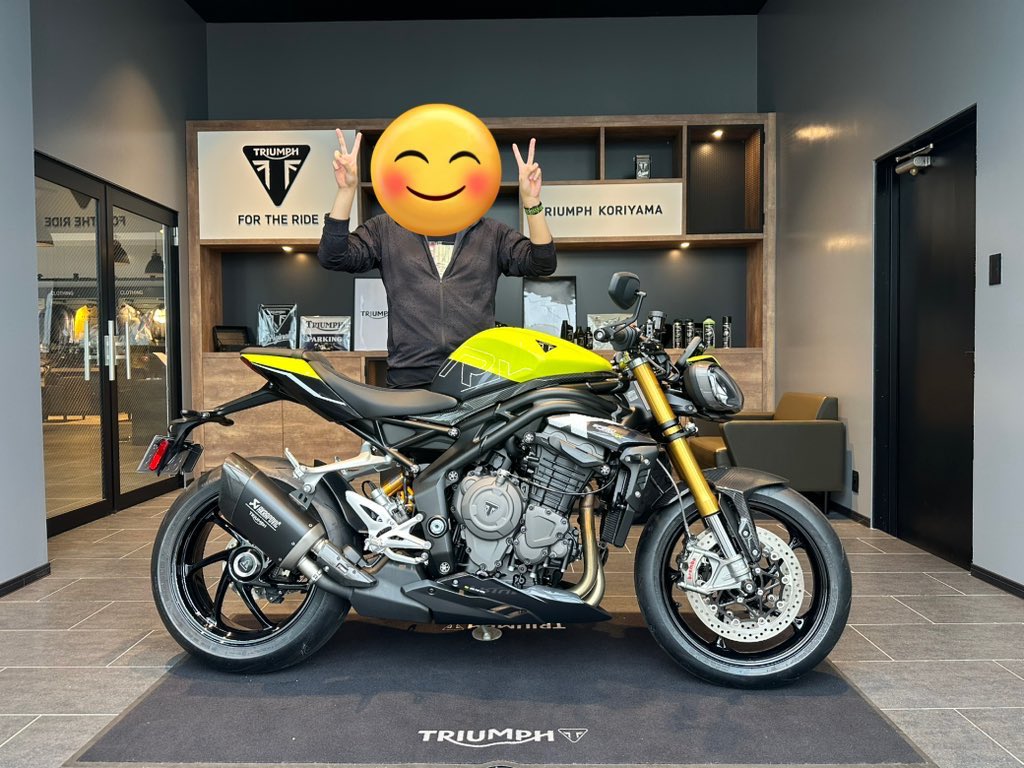 Triumphkoriyama's tweet photo. 待ちに待った納車です😎
安全にたくさん楽しんでください👍
#TRIUMPH #郡山 #SPEEDTRIPLE https://t.co/qNjspbGwxz
