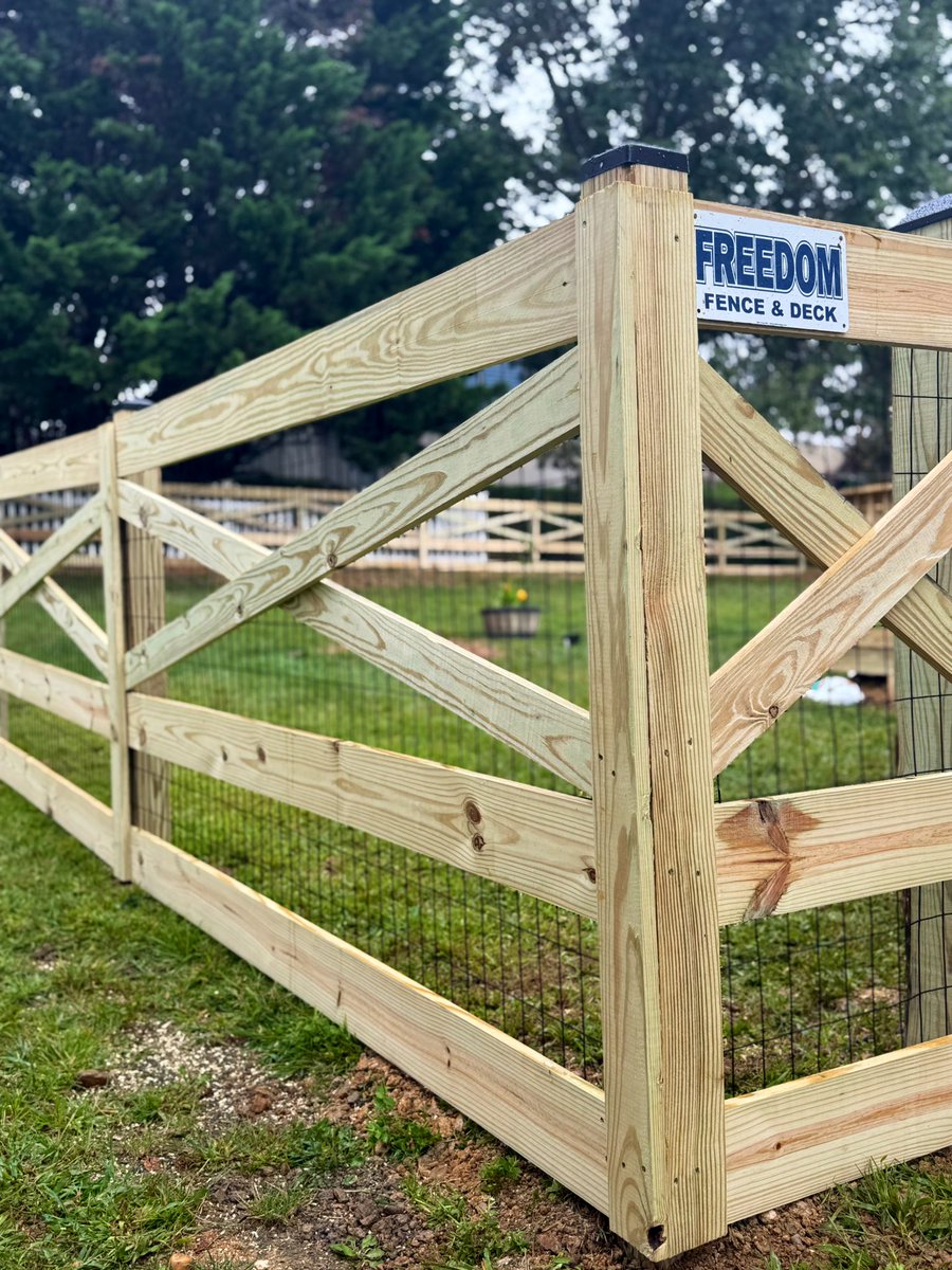 Quality you can see from every angle. 🔥

Ready to upgrade your backyard? Call us today for your free estimate and follow for more! 

#mesh #fence #wood #backyard