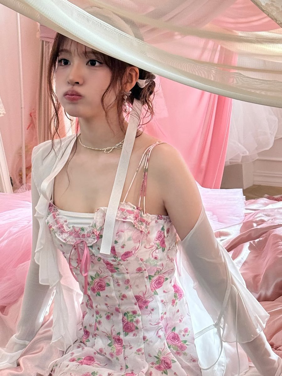 l_h_1_0_1_5's tweet photo. まるでお姫様…🥹✨💕
ビジュがたまらなく好きです🥺
ドレス特定できたー✌️

👗For love &amp; lemons
     ケイトミニドレス　（¥40,100）

#ive #liz #아이브 #리즈 
#forloveandlemons #韓国アイドル着用 https://t.co/4a0QfIktpj